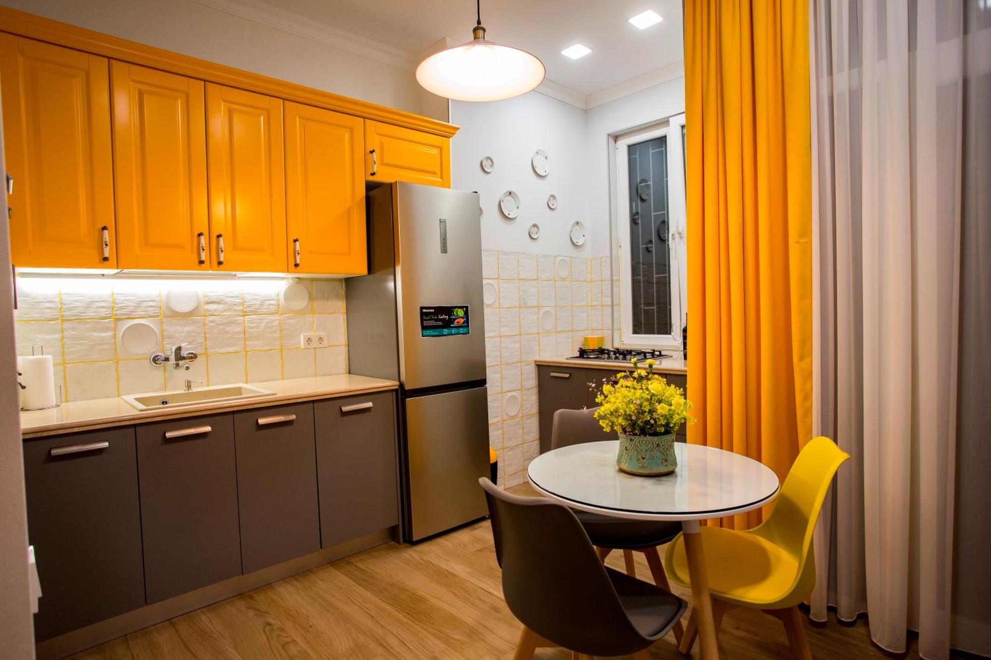 Yellow Apartment In Avlabari Tbilisi Eksteriør bilde