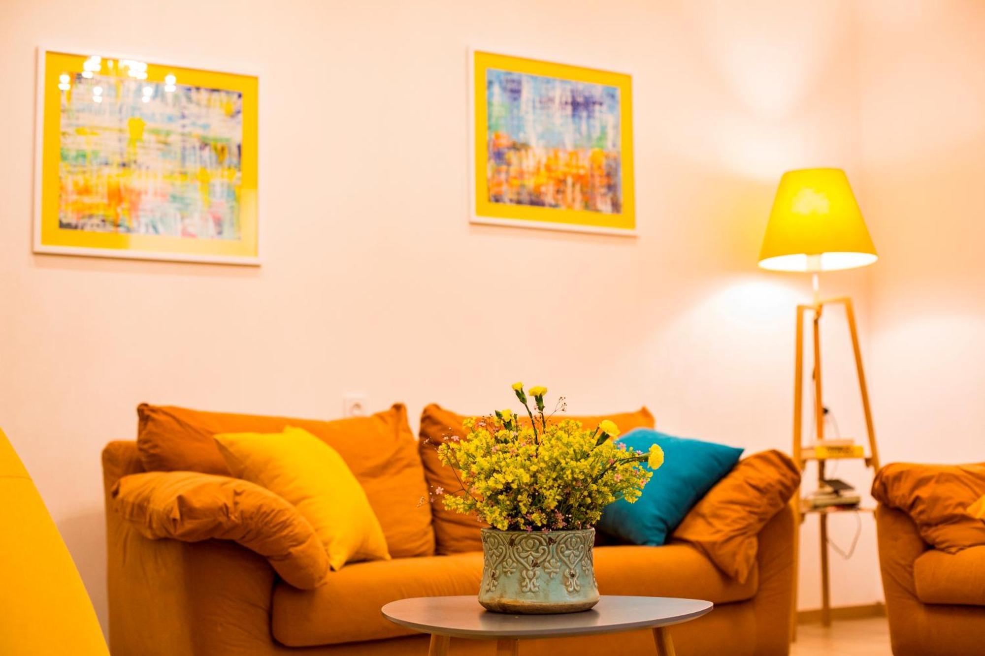 Yellow Apartment In Avlabari Tbilisi Eksteriør bilde