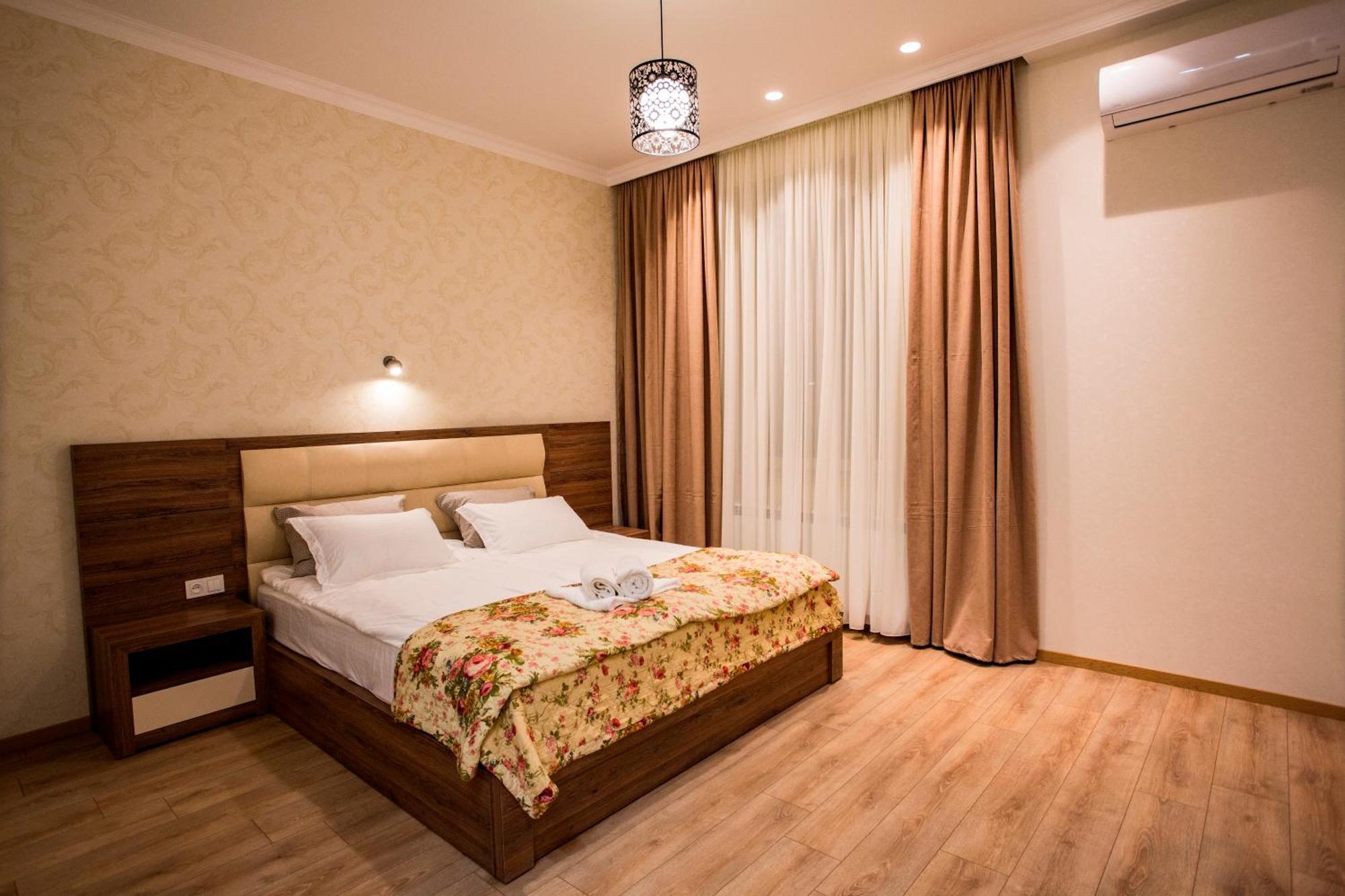 Yellow Apartment In Avlabari Tbilisi Eksteriør bilde