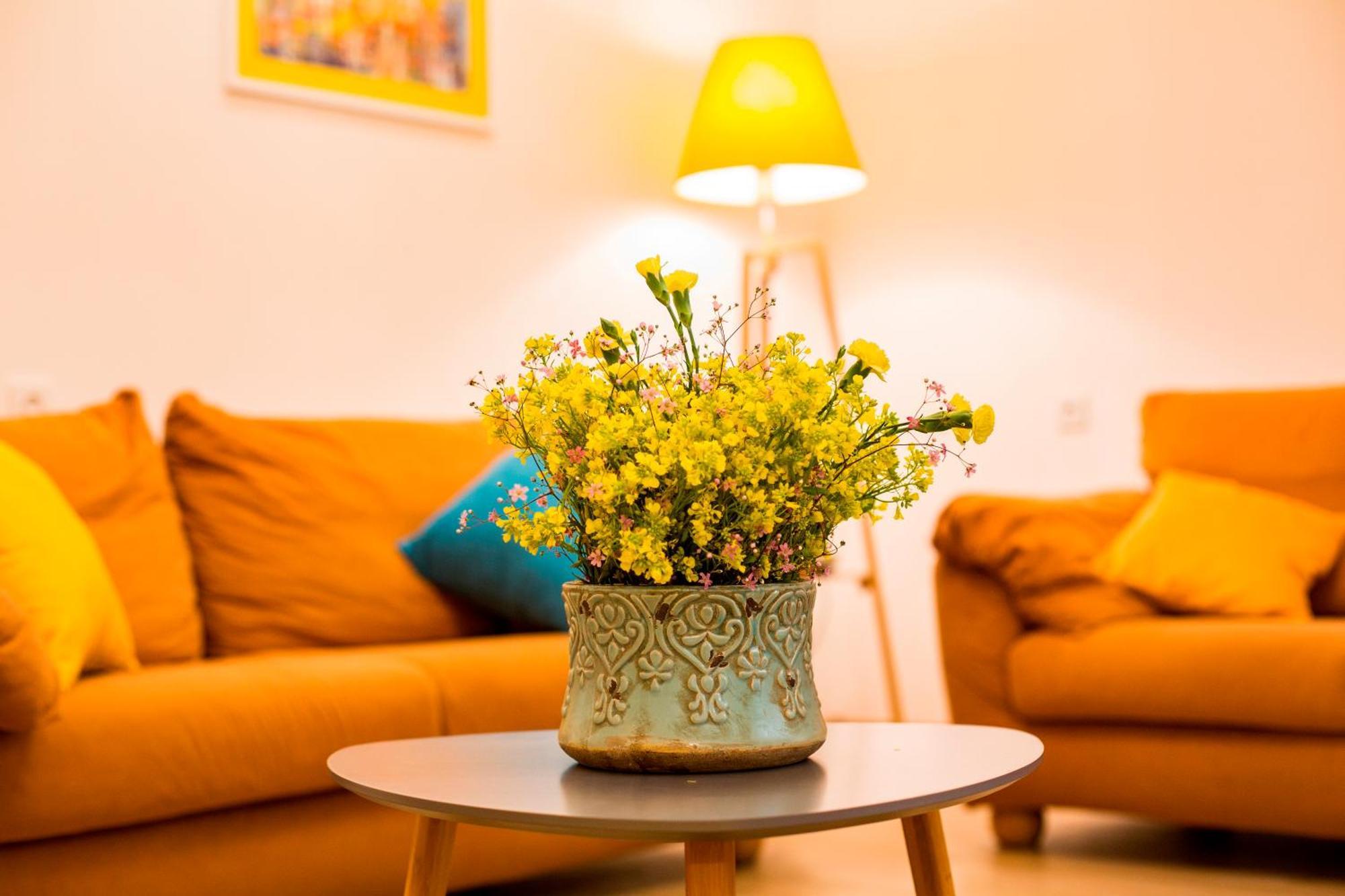 Yellow Apartment In Avlabari Tbilisi Eksteriør bilde