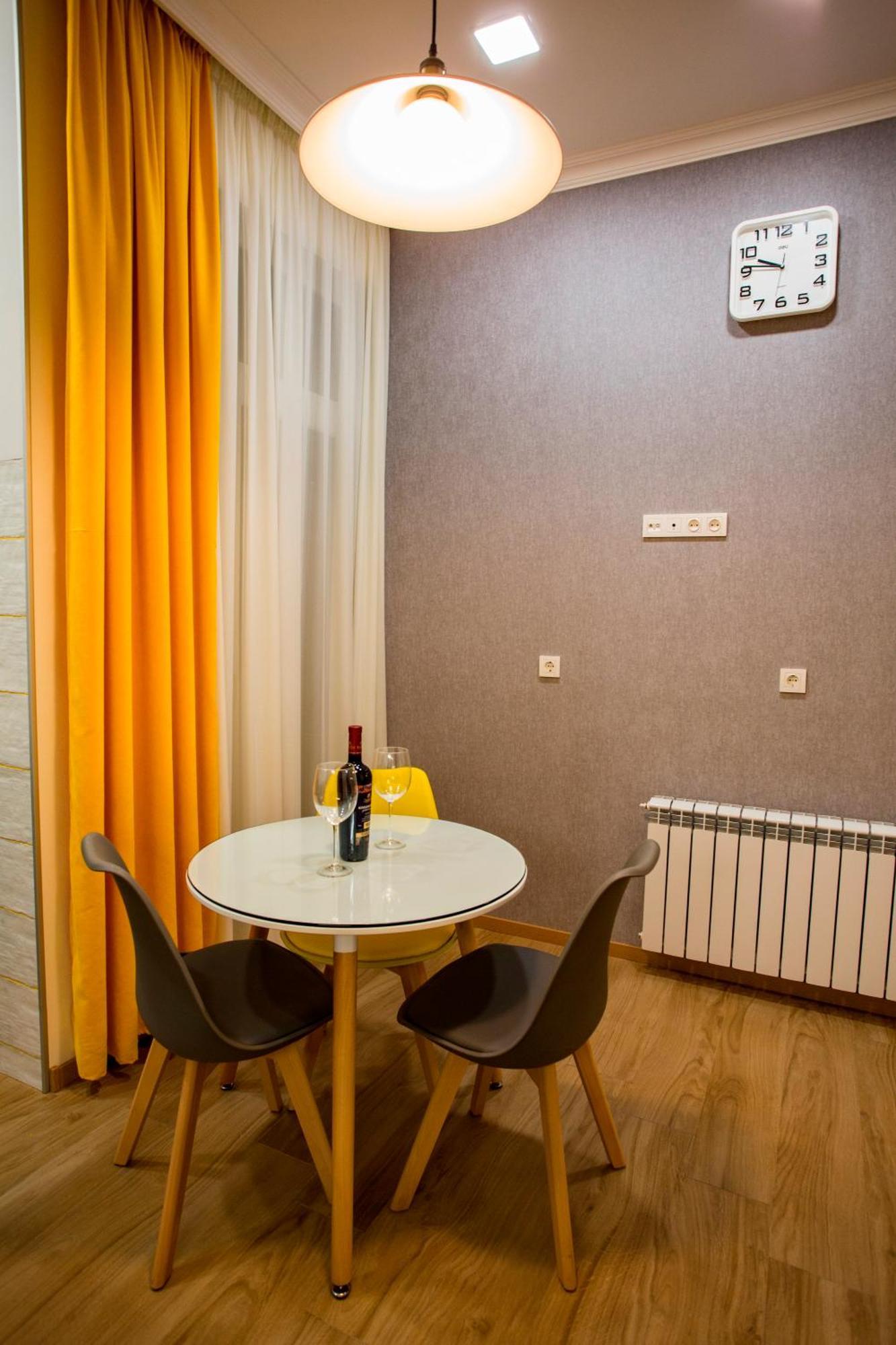 Yellow Apartment In Avlabari Tbilisi Eksteriør bilde