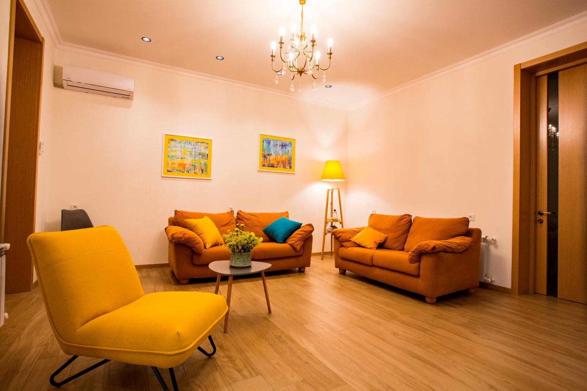 Yellow Apartment In Avlabari Tbilisi Eksteriør bilde