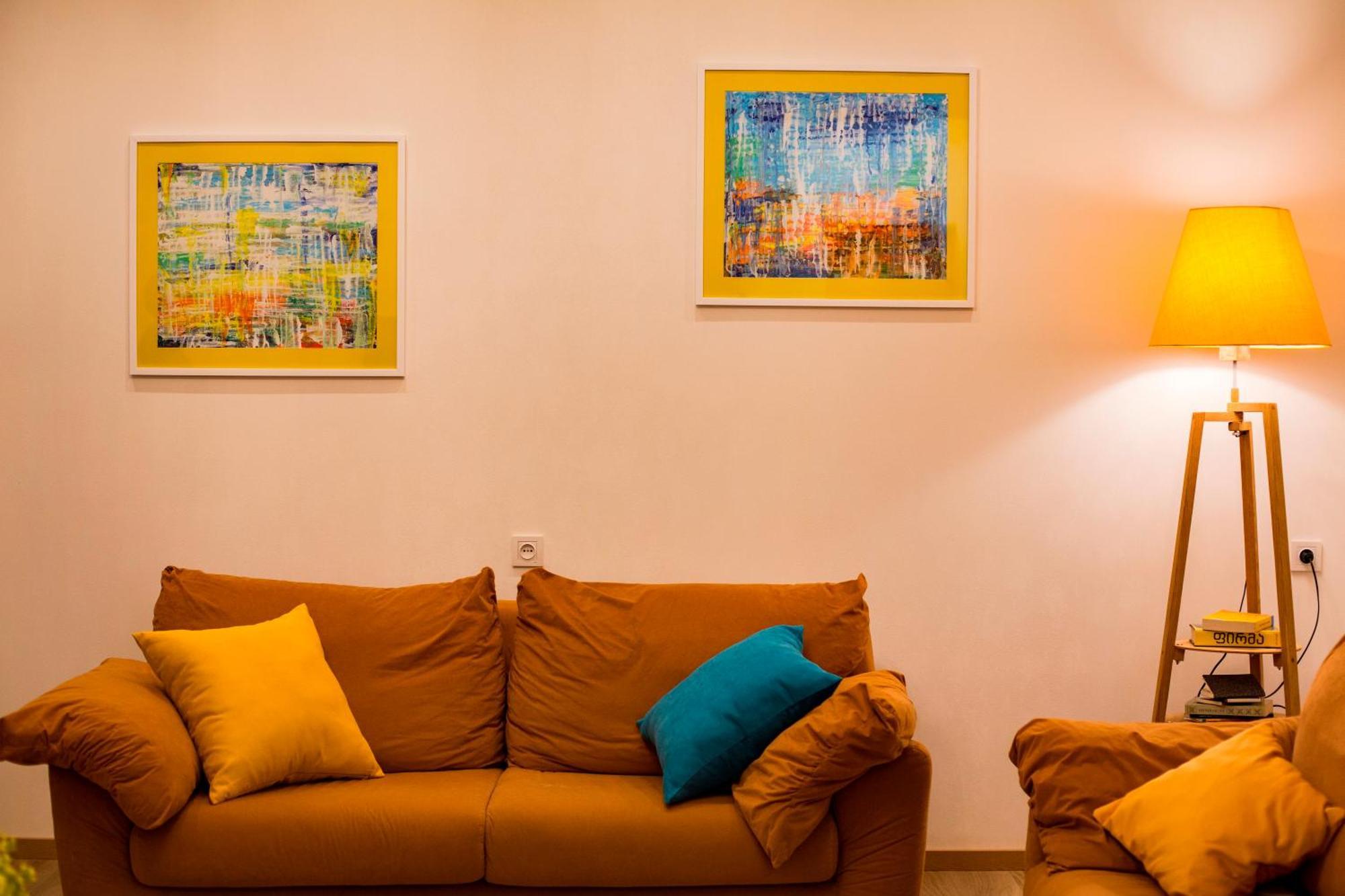 Yellow Apartment In Avlabari Tbilisi Eksteriør bilde