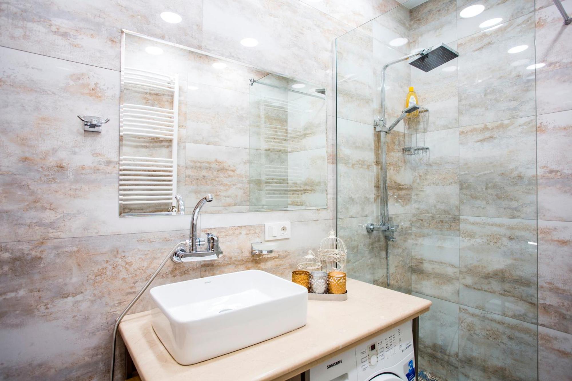 Yellow Apartment In Avlabari Tbilisi Eksteriør bilde