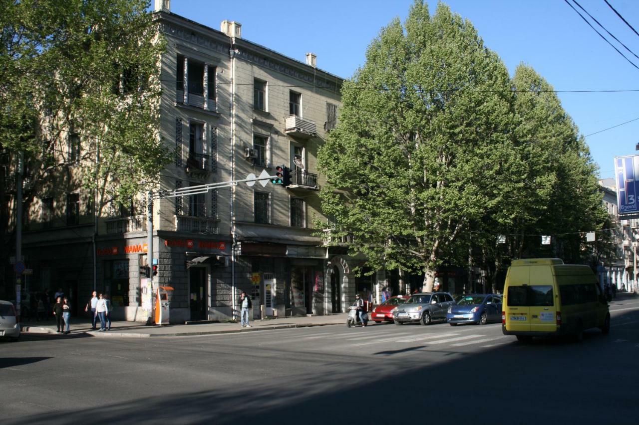 Yellow Apartment In Avlabari Tbilisi Eksteriør bilde