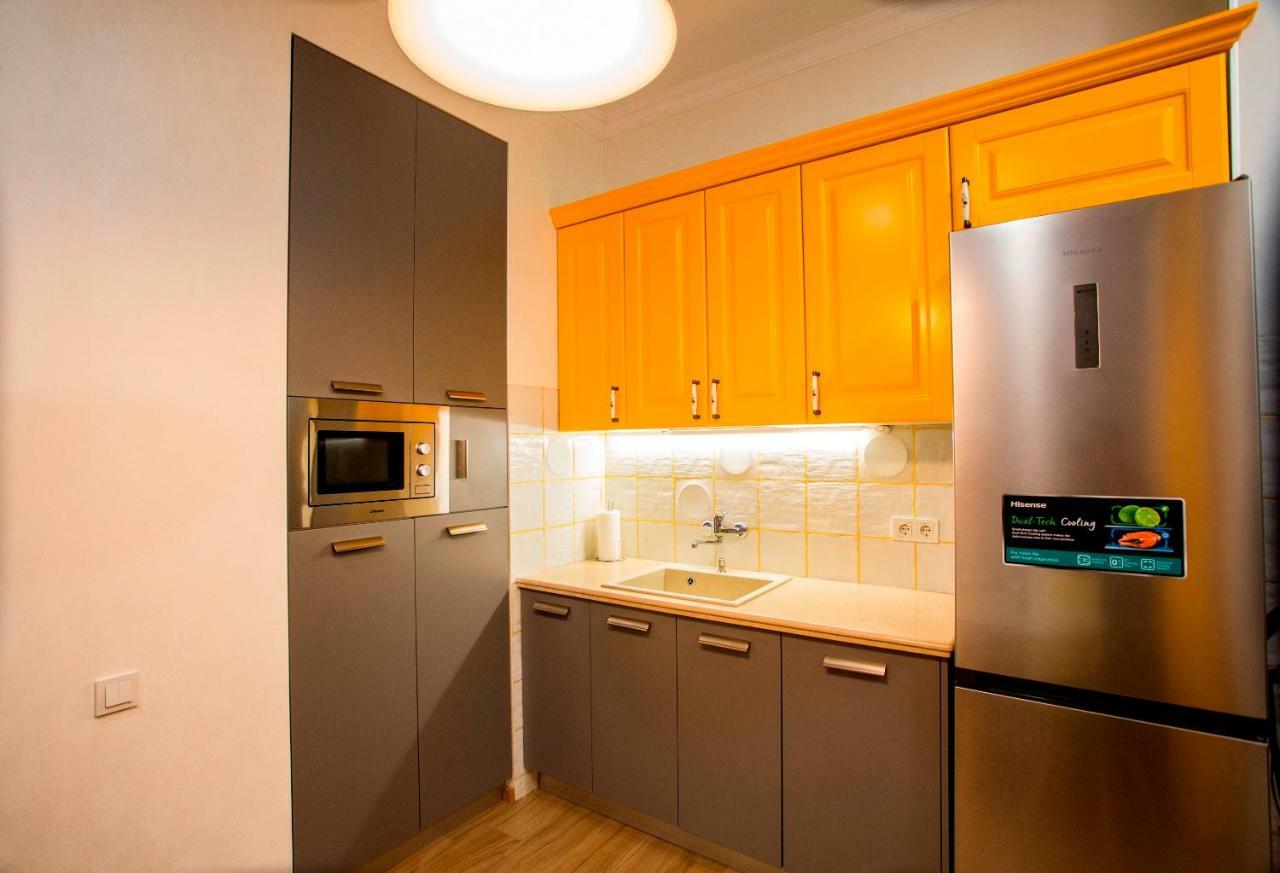 Yellow Apartment In Avlabari Tbilisi Eksteriør bilde