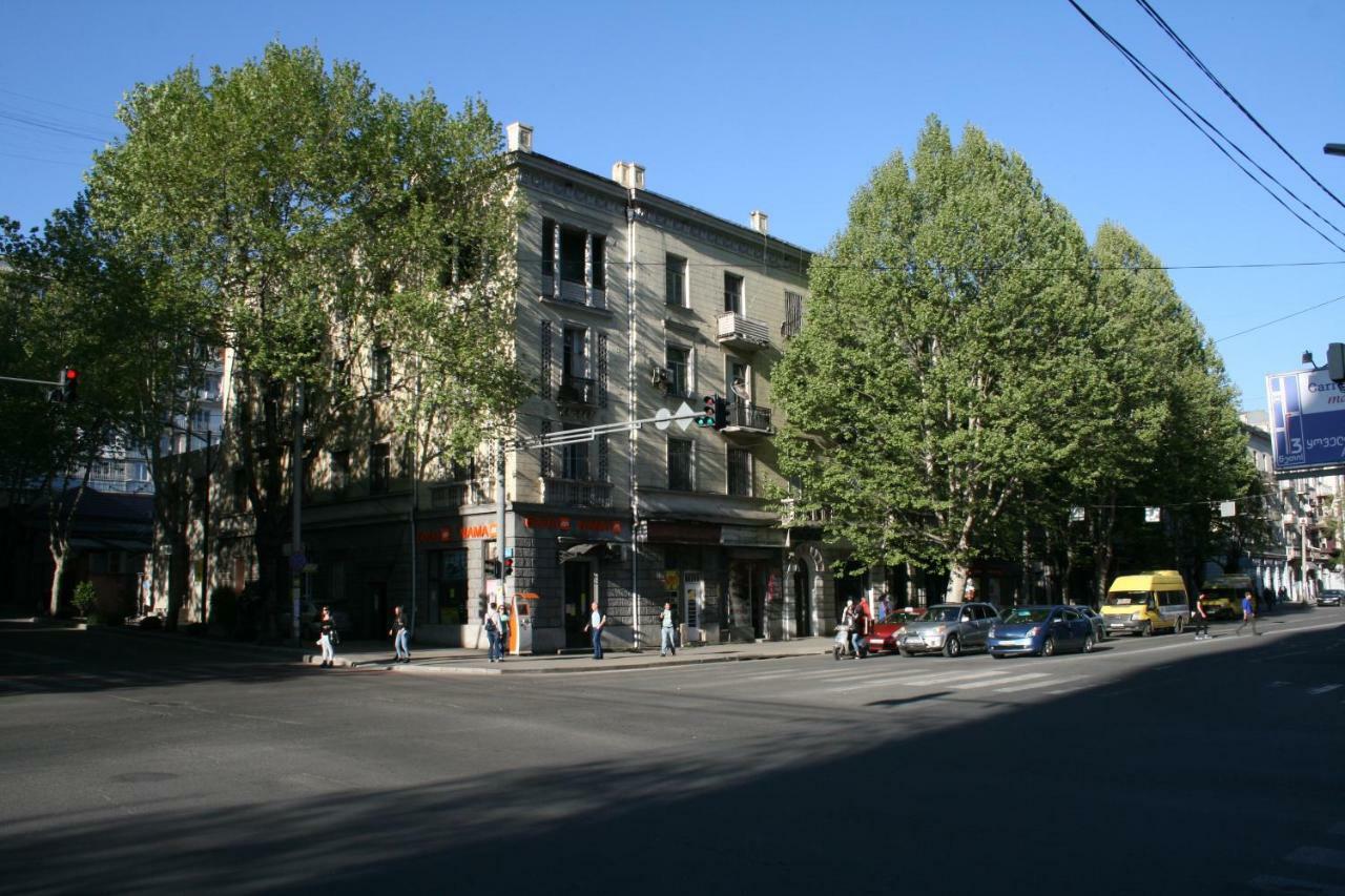 Yellow Apartment In Avlabari Tbilisi Eksteriør bilde
